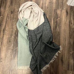 Suzy Shier colour block winter scarf